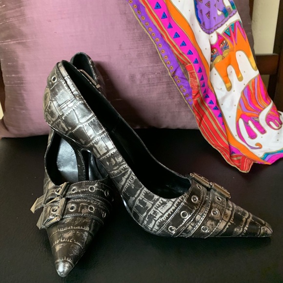 Pumps - Picture 2 of 6